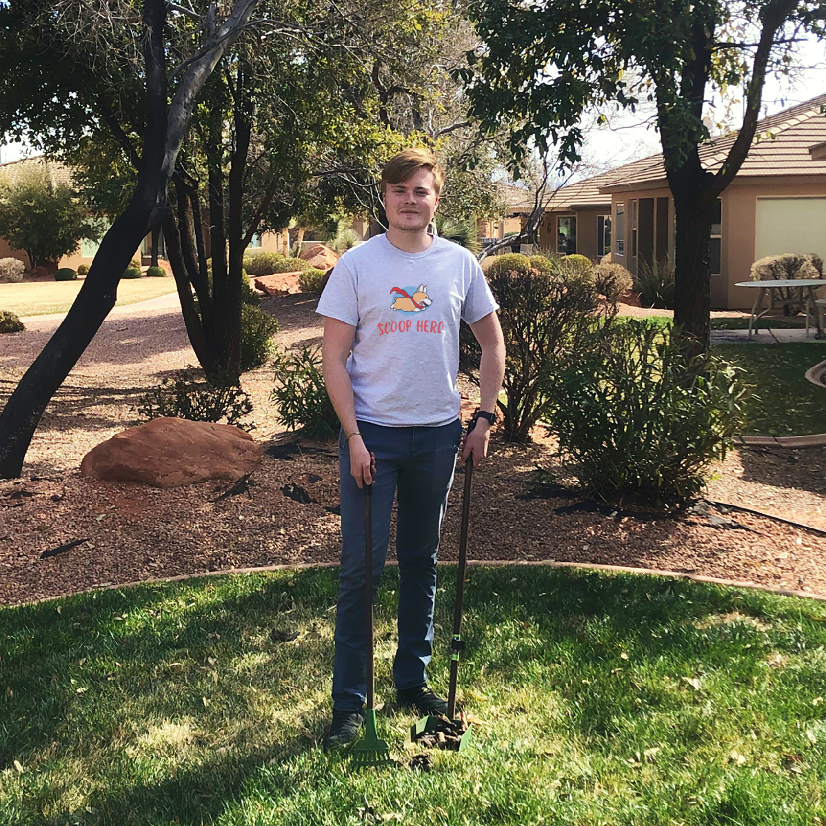 A Scoop Hero technician keeping a yard clean